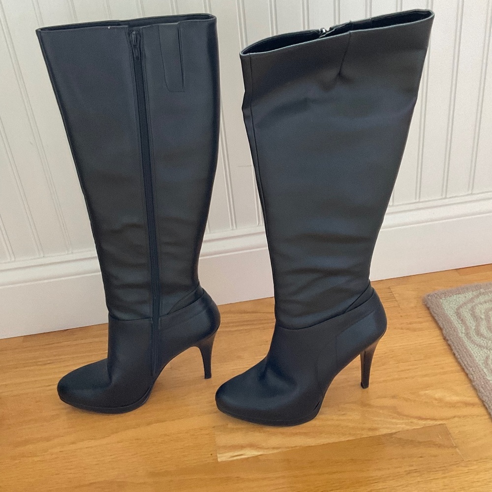 Nine West size 8 black high heel boots